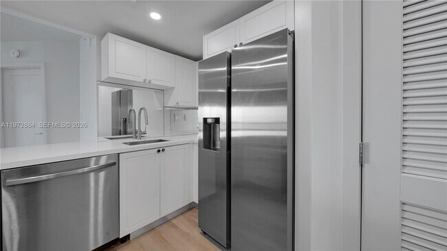 Foto del edificio - 555 NE 34th St