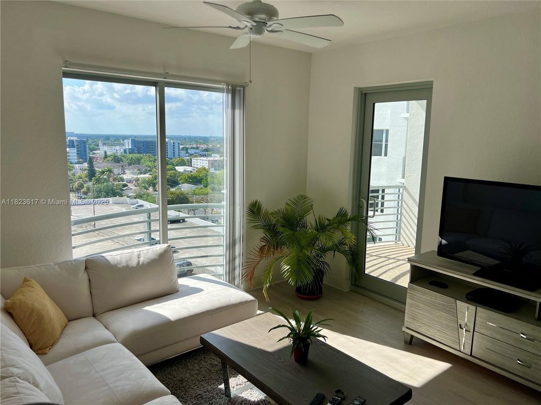Foto principal - 1830 Radius Dr