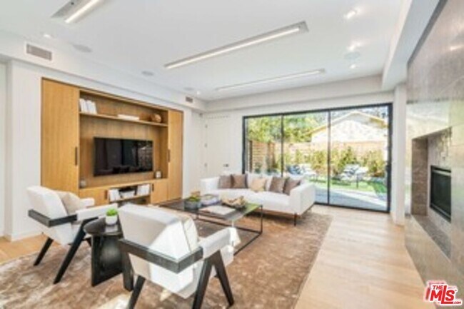Foto del edificio - 4427 Kingswell Ave