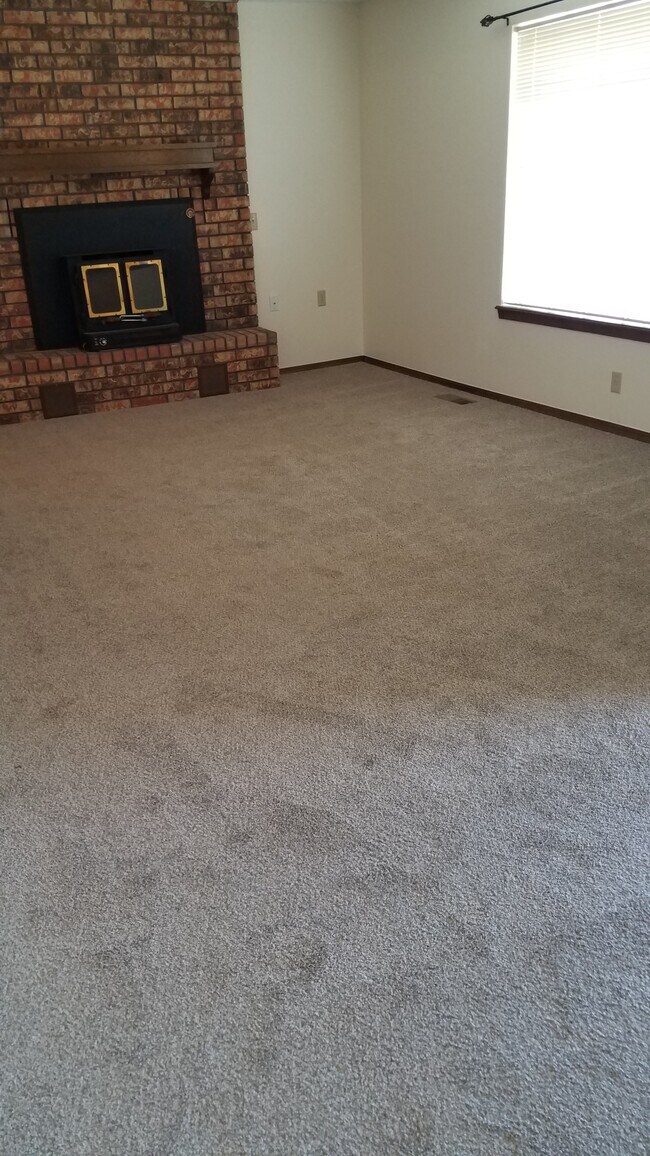 Newer neutral carpet - 205 N Dewey