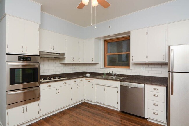Foto del edificio - 3521 N Bell Ave