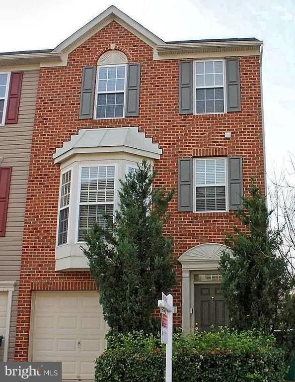 Building Photo - 9441 Birdhouse Cir