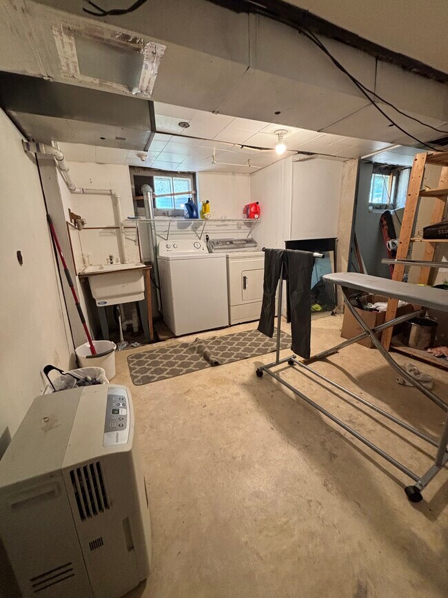 Lavadero funcional. - 3234 Xerxes Ave N