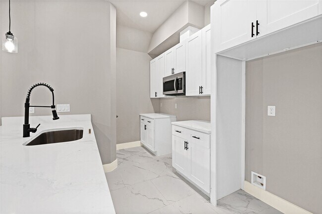 Foto del edificio - 7938 Angus St