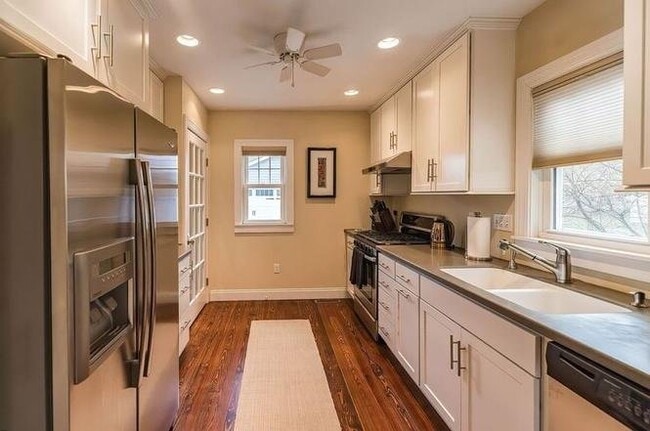 Building Photo - 405 Shenley Dr