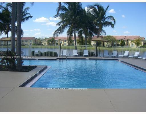 Building Photo - 595 Vista Isles Dr