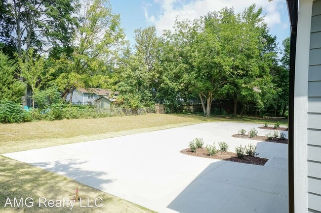 Building Photo - 4 br, 2 bath House - 250 W Vance St