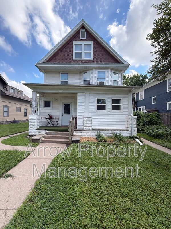 Building Photo - 1215 Peach St
