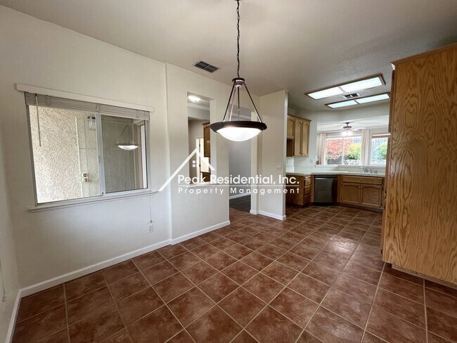 Foto del edificio - Beautiful Folsom 3bd/2ba Home with RV Access!