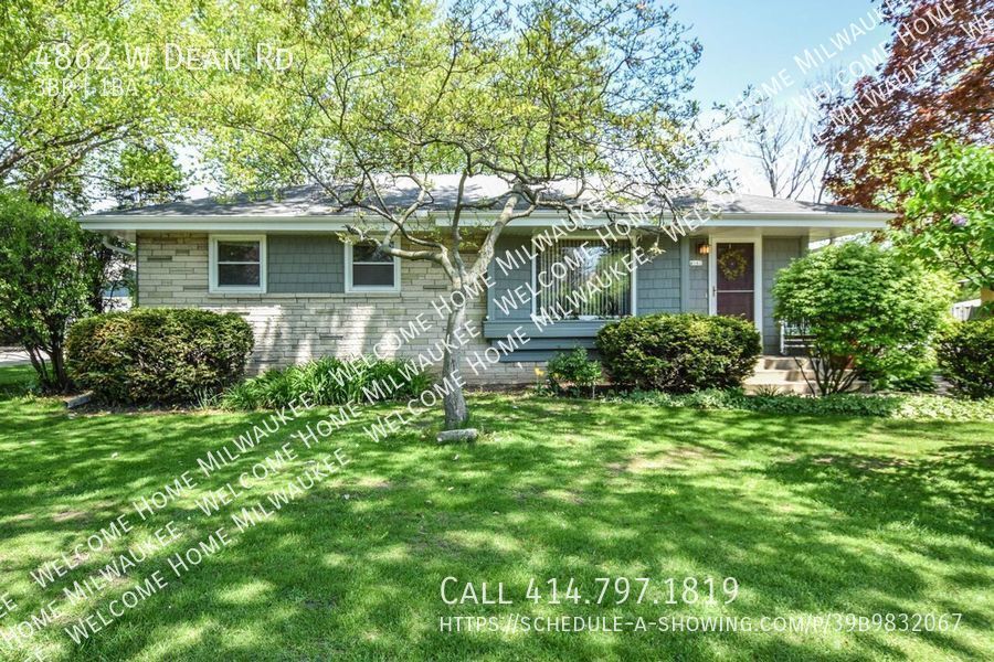 Primary Photo - Brown Deer Single Family with Stunning Yar...