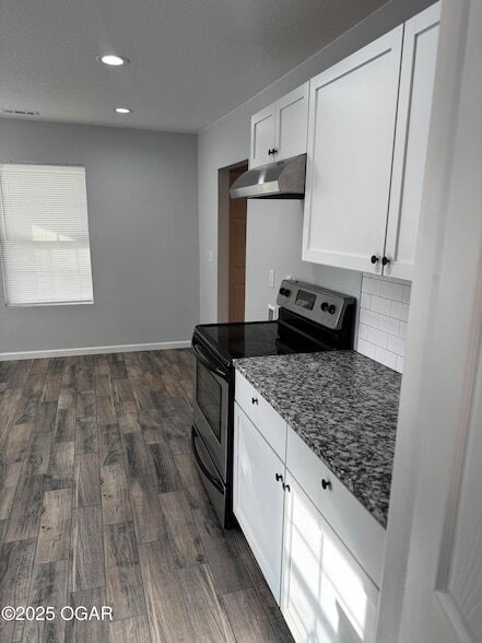 Building Photo - 3905 E 13th St