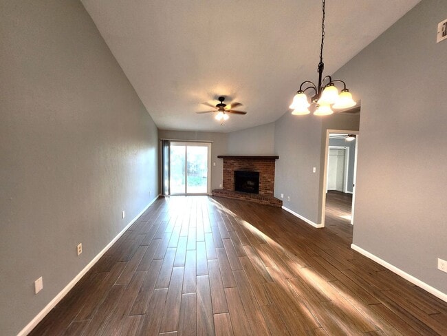 Foto del edificio - 3 bedroom for rent in NE Tallahassee, wood floors, Privacy Fenced yard, available early March 202...