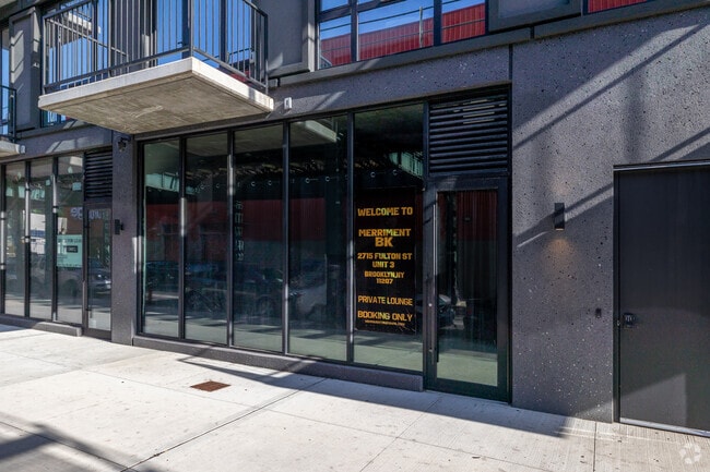 Entrada - 2715 Fulton St