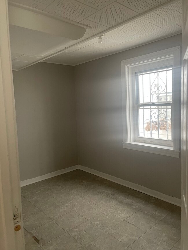 Building Photo - 8156 S Brandon Ave