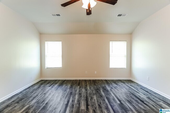 Foto del edificio - 281 Hillcrest Dr