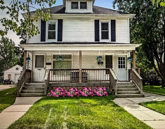 Building Photo - 139 Gallup St