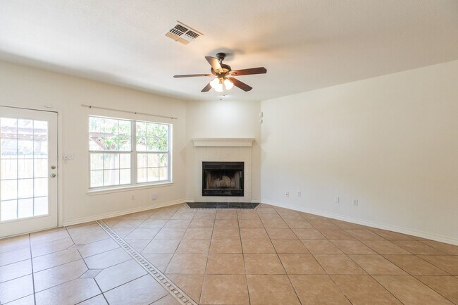 Building Photo - 3310 Silver Oaks Dr