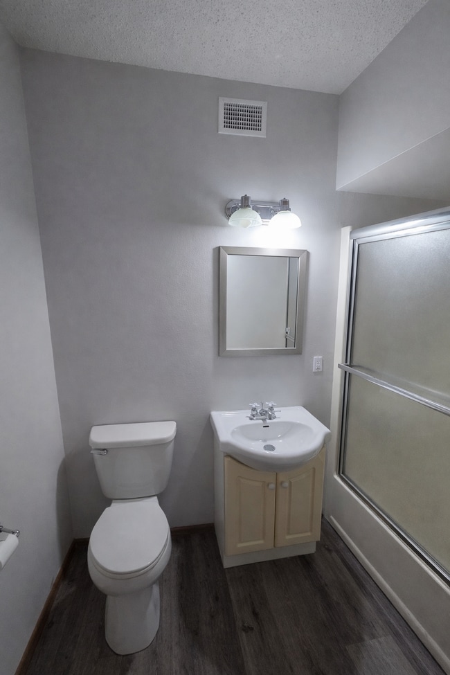 Building Photo - 710 Genrich St