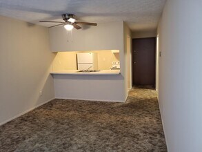 Building Photo - 895 Ohio Pike