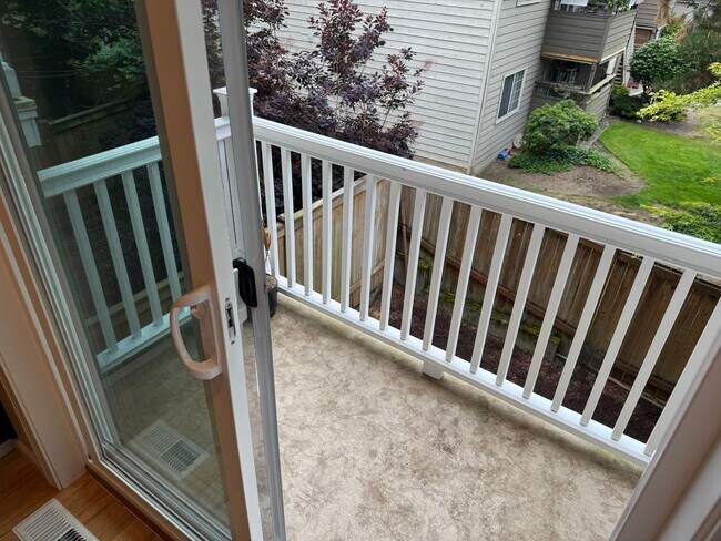 Foto del edificio - Beautiful 2 bed, 2.5 bath townhome located...