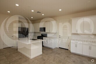 Building Photo - 943 E Danbury Dr