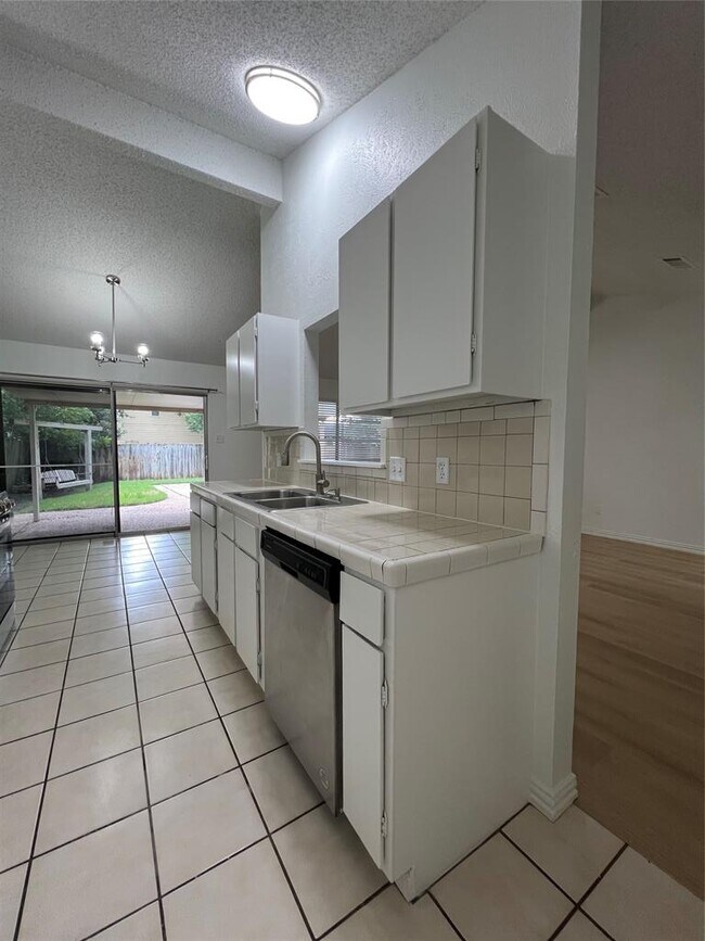 Foto del edificio - 12304 Double Tree Ln