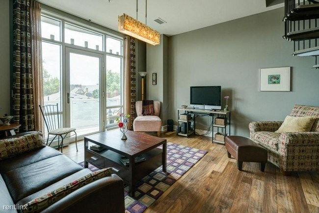 Building Photo - 2 br, 3 bath  - 1145 N High St Unit 308