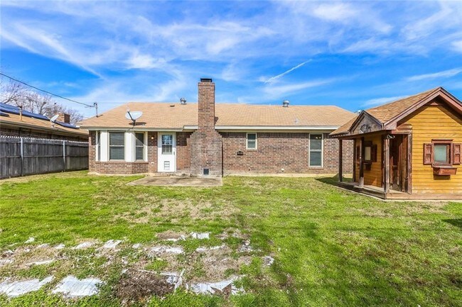 Foto del edificio - 6028 Birchill Rd