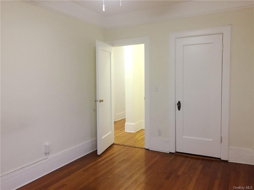 837 White Plains Rd Unit 2R, Scarsdale, NY 10583 Room for Rent in