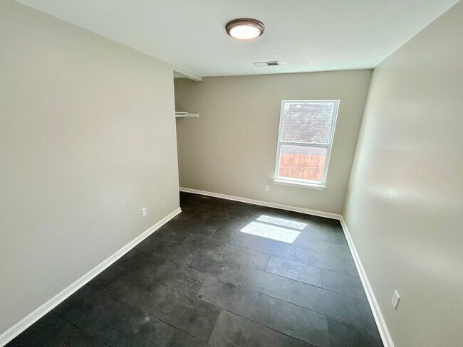 Building Photo - 2967 Forest Ave