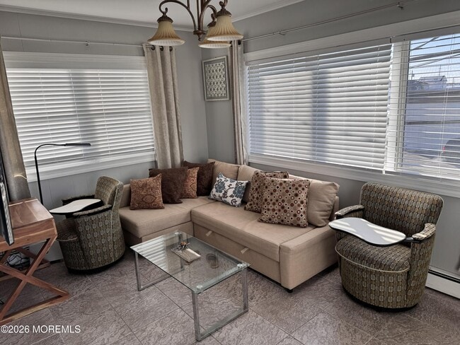 Building Photo - 604 SE Central Ave