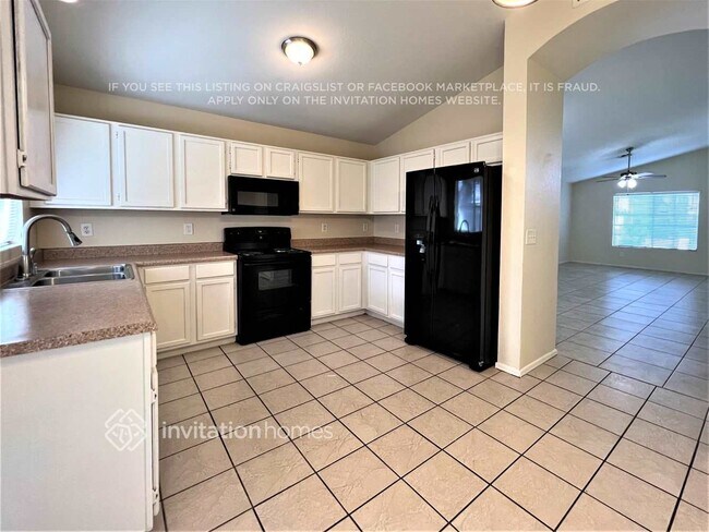 Foto del edificio - 11311 W Alice Ave