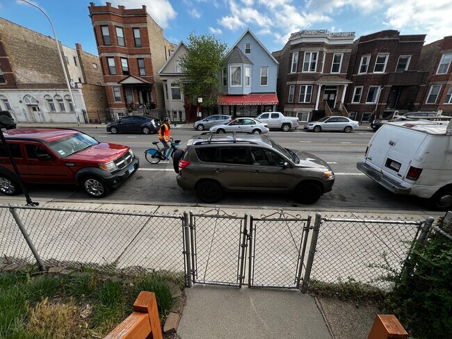 Foto del edificio - 3610 W Diversey Ave