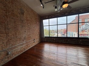 315 Park Central E