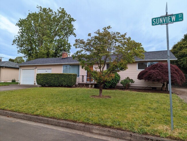 Foto del edificio - 3-Bedroom, 1-Bath Home Near River Road In ...