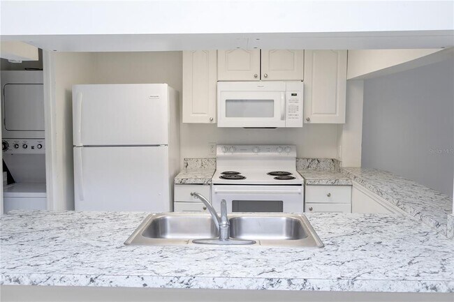 Foto del edificio - 811 Orchid Dr