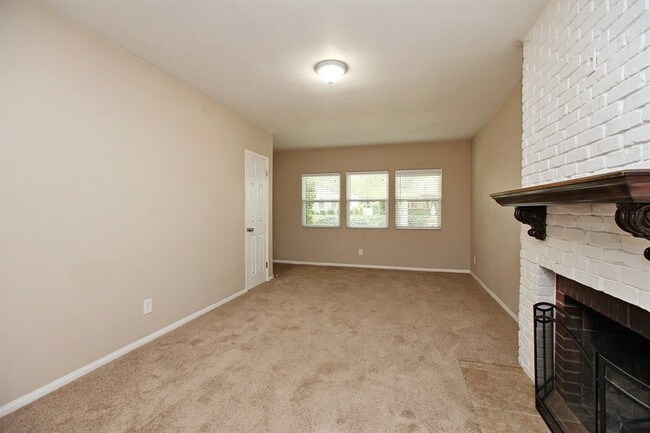 Foto del edificio - 745 E 23rd St