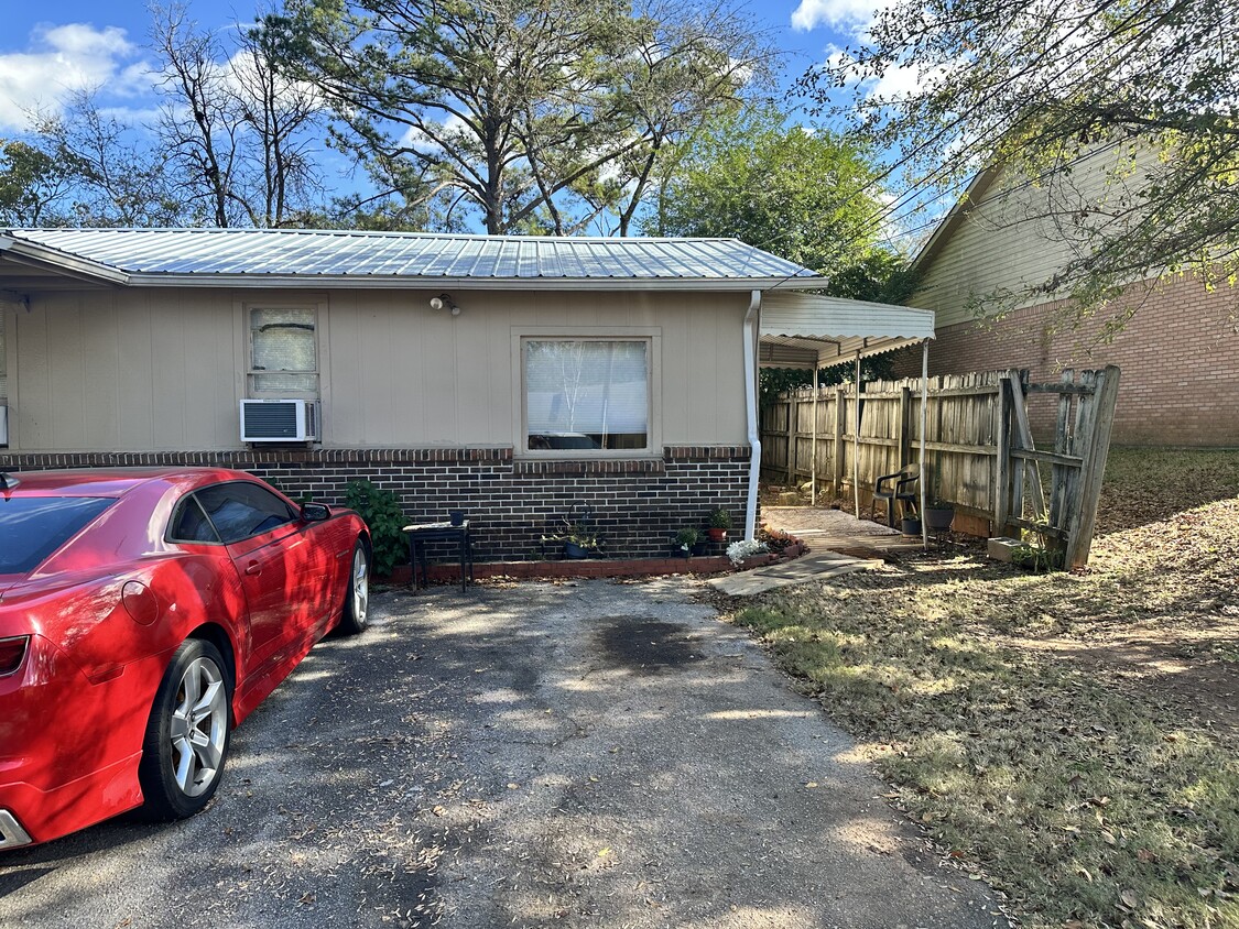 Primary Photo - Melton Street Duplex