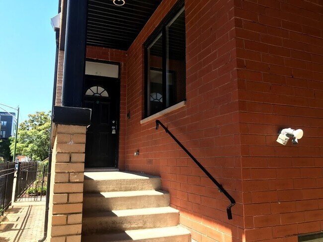 Building Photo - 1518 W Fry St