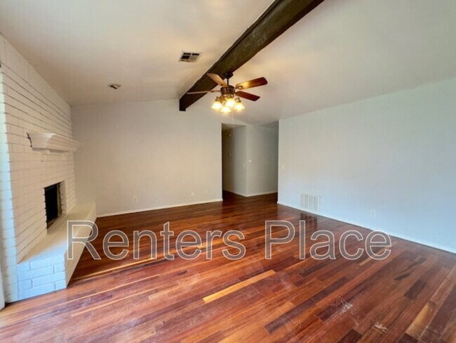 Foto del edificio - 212 E Austin St