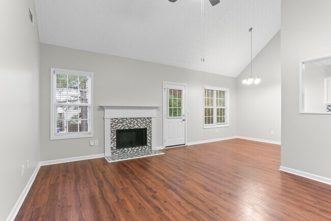 Foto del edificio - 446 Camella Cir