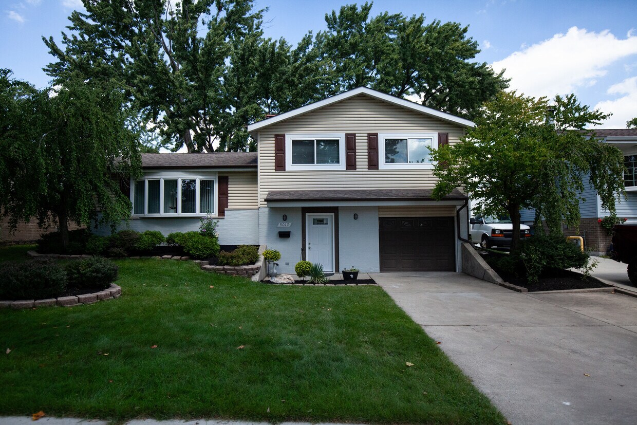 Primary Photo - 9012 89th St