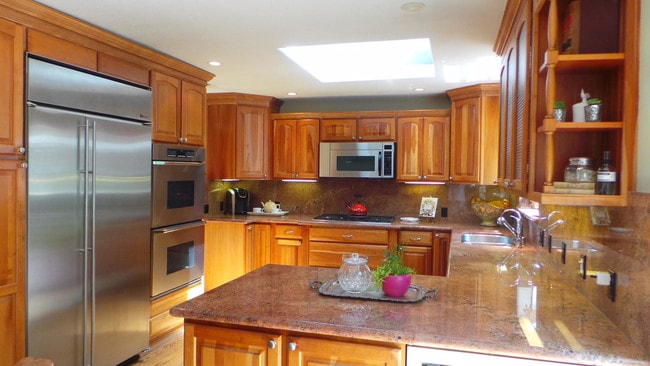Foto del edificio - 3347 Beechwood Dr