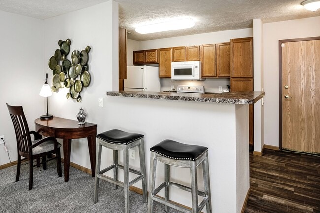 Building Photo - Standing Bear Lake