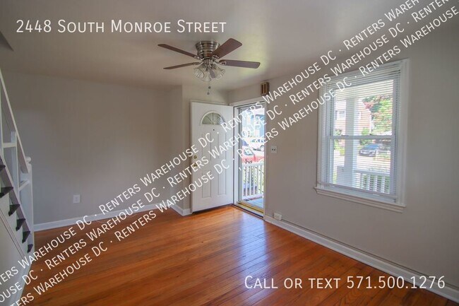 Building Photo - Move in ready! 2Bd/2Bth 3-level brick home...