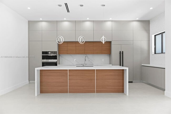 Building Photo - 1320 NE 16th Ave