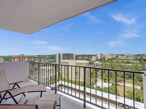 Building Photo - 405 N Ocean Blvd