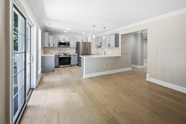 Interior Photo - Greenwich Oaks