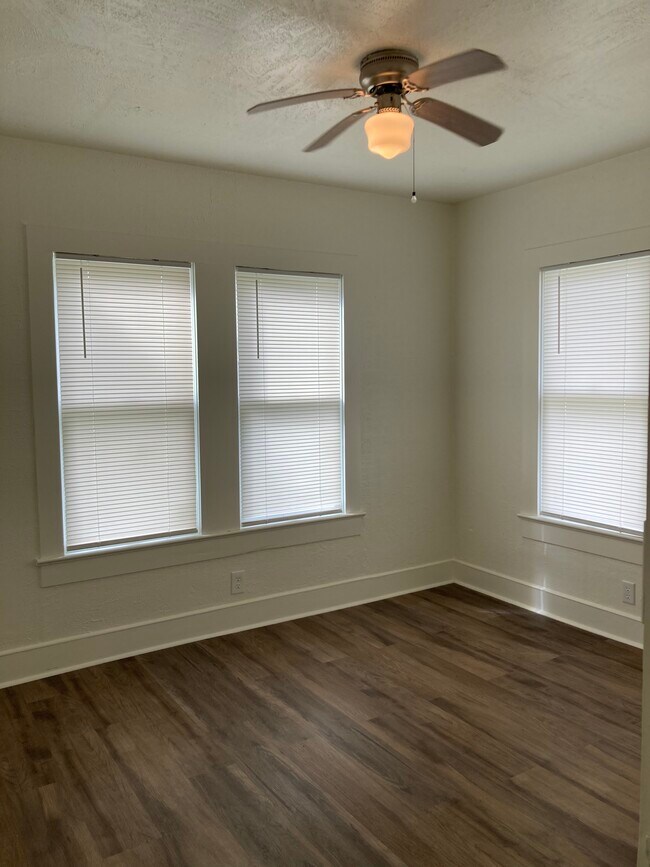 Building Photo - 1167 TX-239