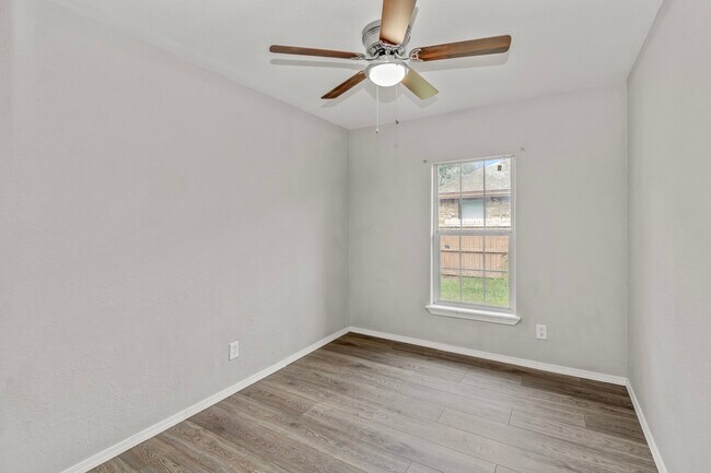 Foto del edificio - 2517 W Hackberry Ave